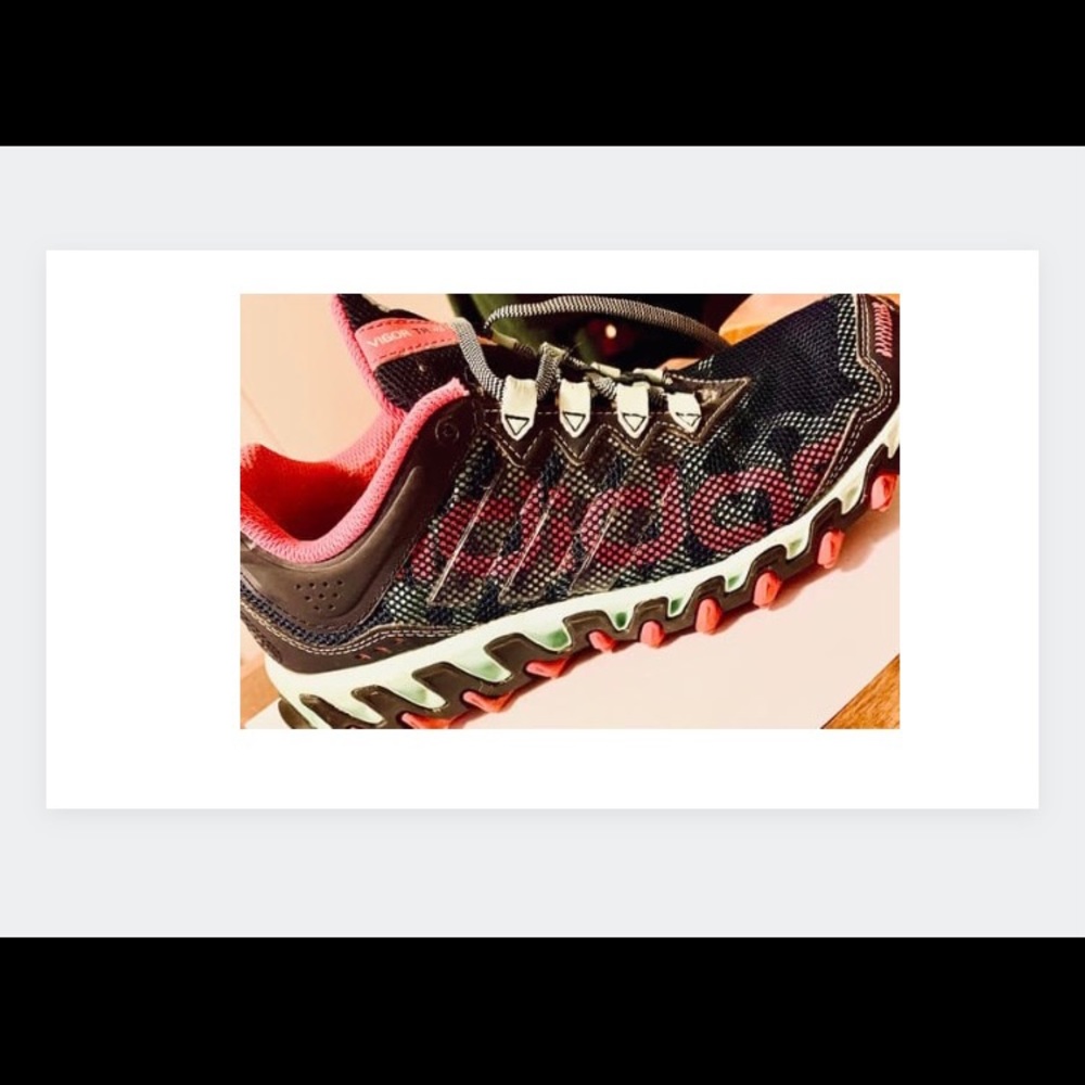 For sale Ladies Adidas tennis shoes size 7